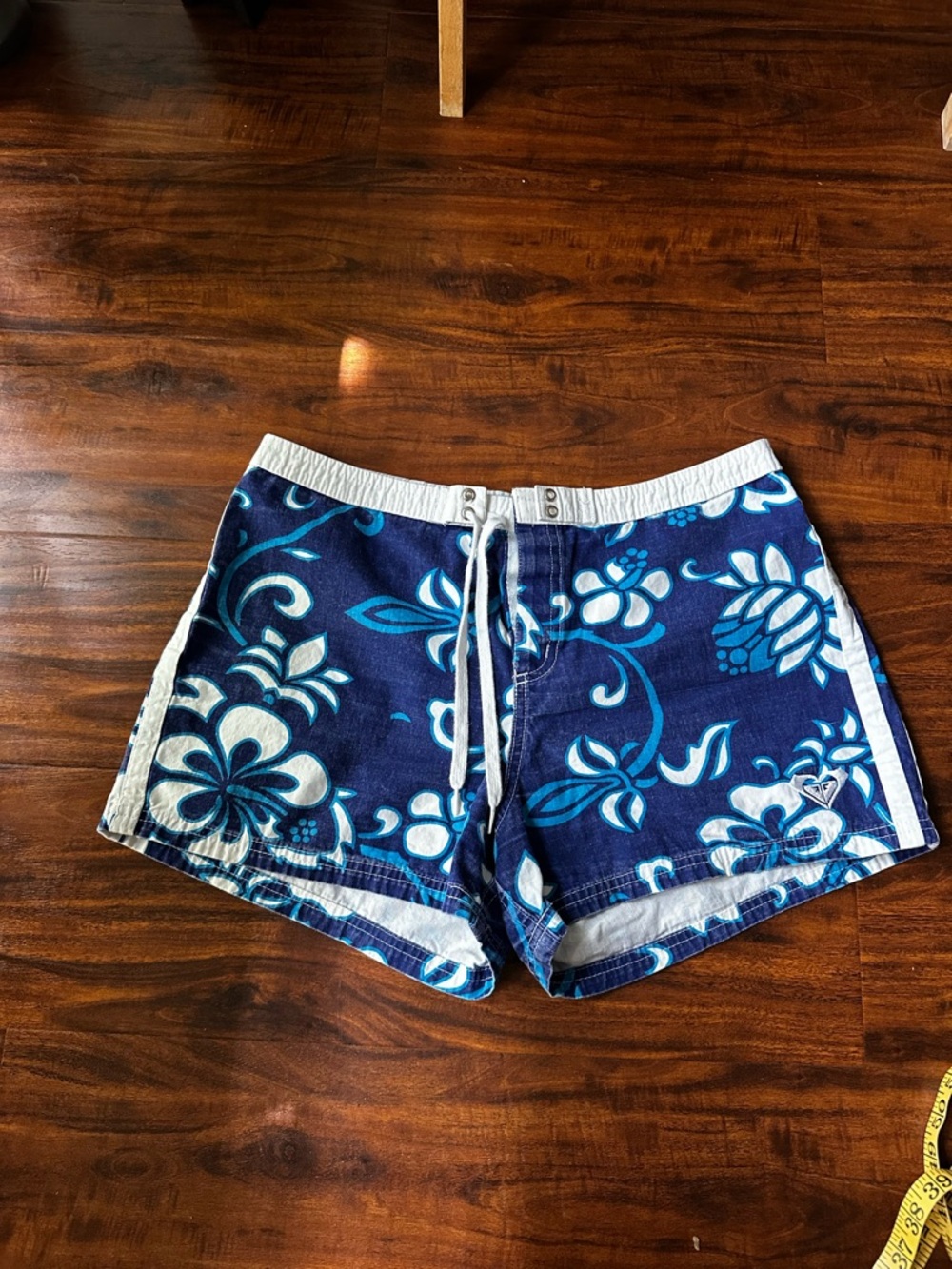 Vintage Roxy Navy Blue Floral Hawaiian Print Board Shorts
